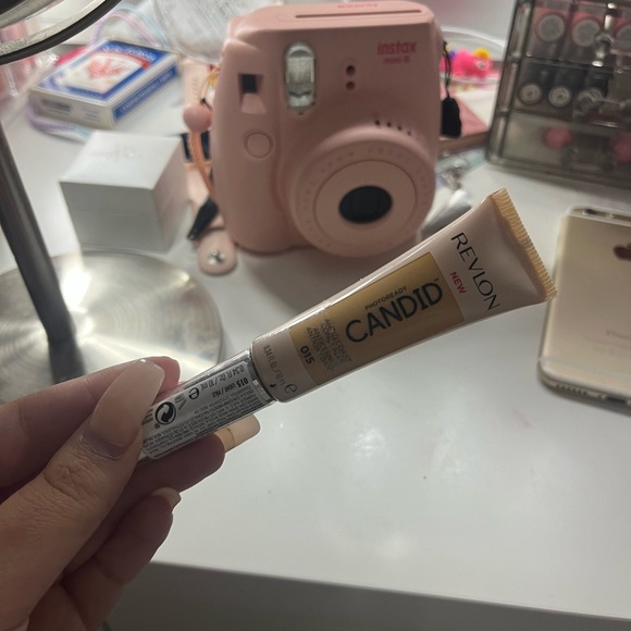 Revlon concealer - Picture 1 of 2